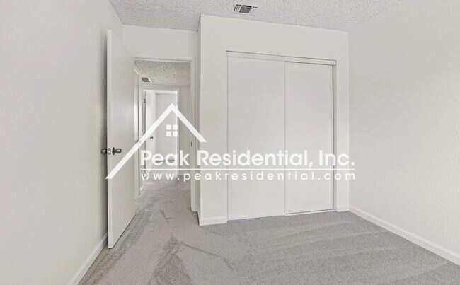 Building Photo - Updated 4bd/2ba North Sacramento Home with 2 Car Garage