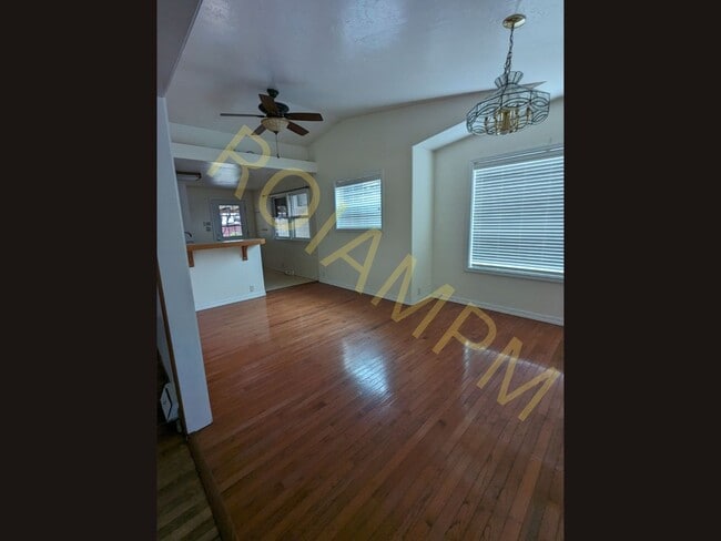 Building Photo - Charming 3 Bed / 1 Bath Home with Office & 2-Car Garage | Great Location Near Fred Meyer