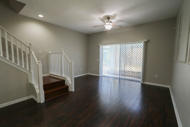 Building Photo - Spacious 3-Bedroom Townhome in Gated Kings...