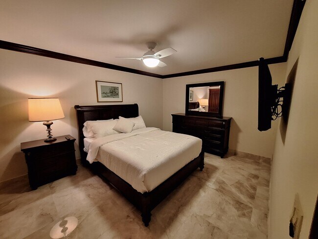 Building Photo - 3400 N Ocean Dr