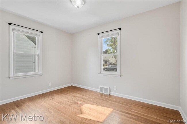 Building Photo - 908 Bauman Ave