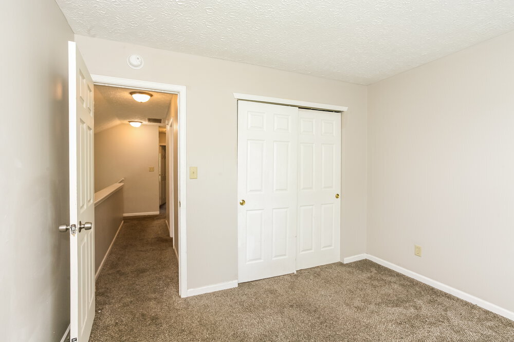 Building Photo - 4487 Connaught Dr E