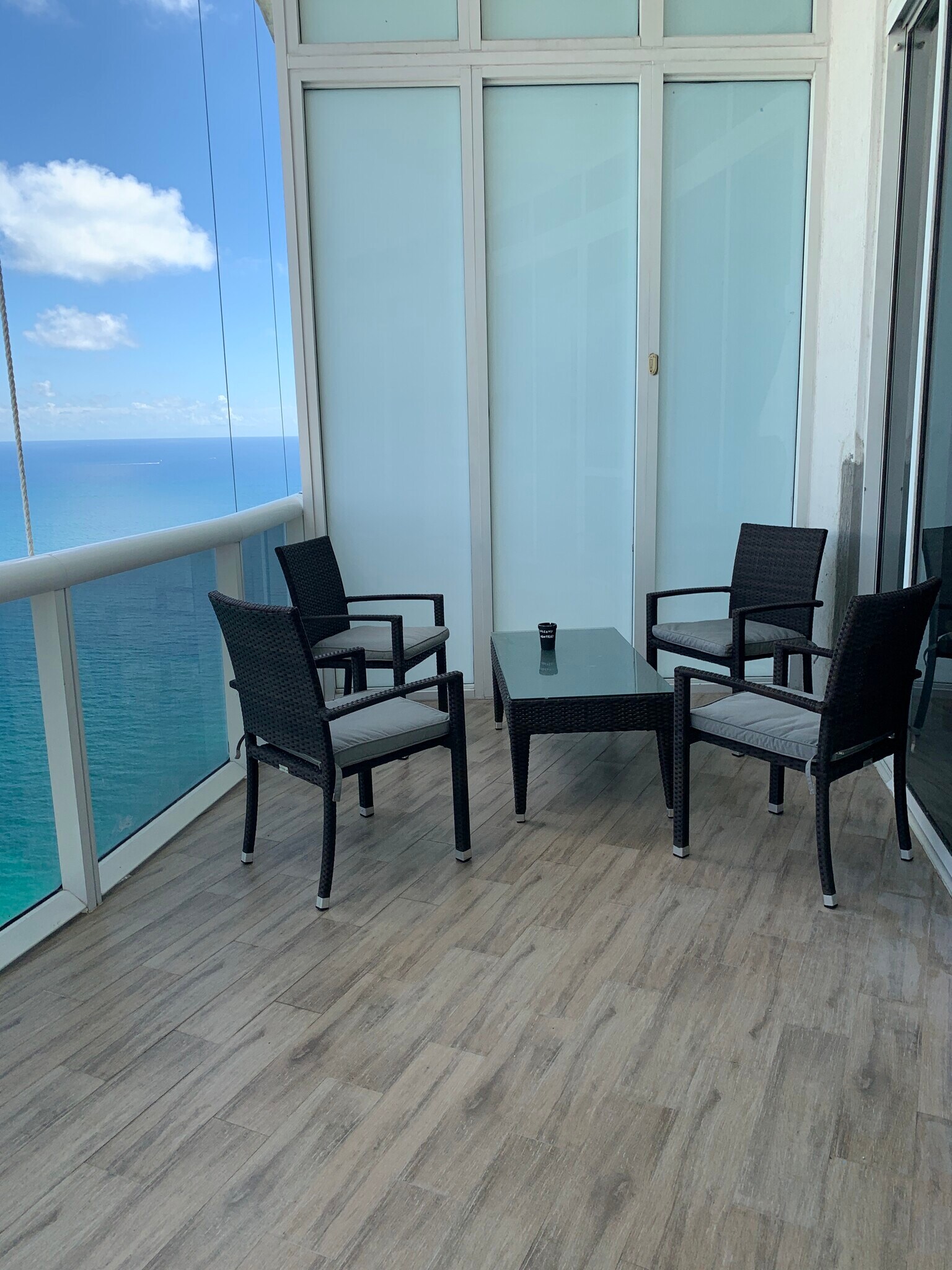 Building Photo - 15811 Collins Ave