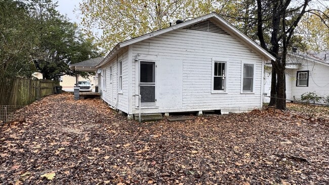 Building Photo - 701 Montgomery Ave