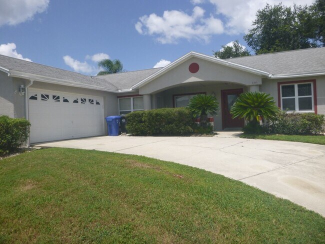 Building Photo - 301 Bloomingfield Dr