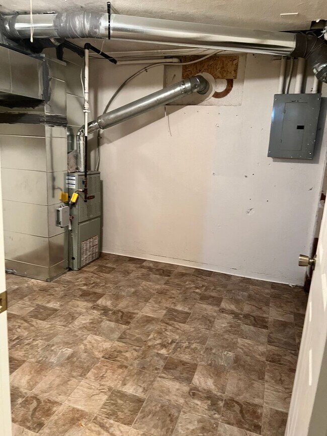 Building Photo - Government Way Triplex