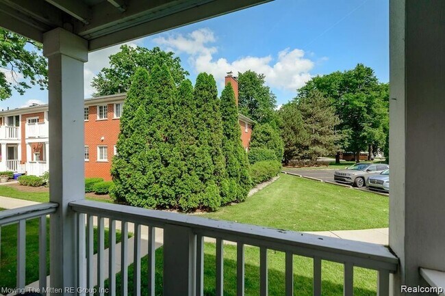 Building Photo - 487 N Eton St