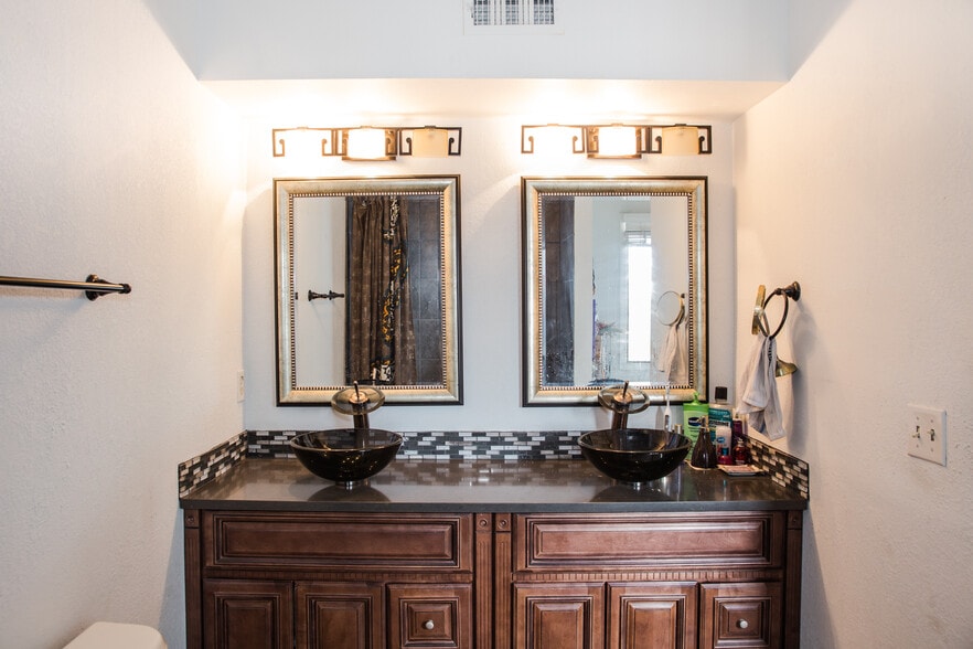 Master bath - 3050 West 32nd Avenue