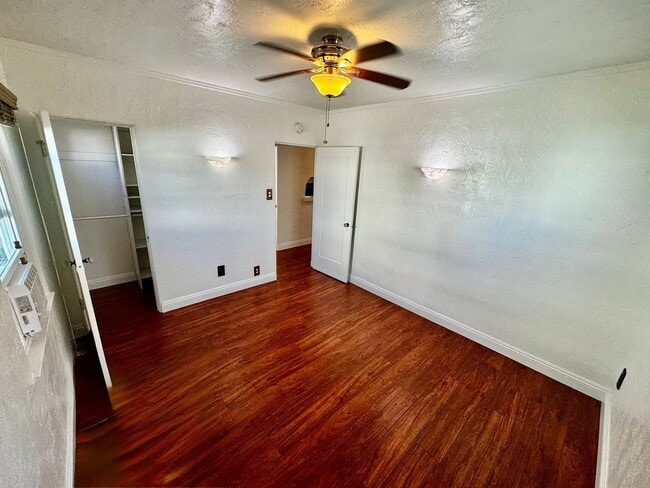 Building Photo - Beautiful Front House 2 Bed 1 Bath