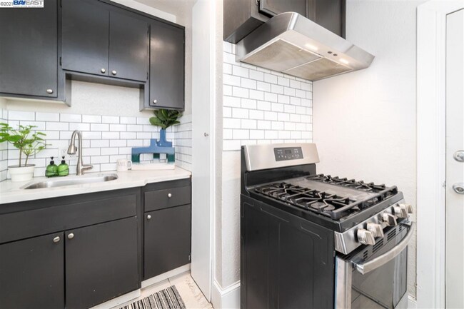 Building Photo - 3027 Filbert St