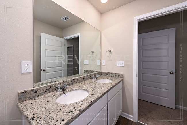 Building Photo - Stunning 2-Story House in Spanish Fort!
