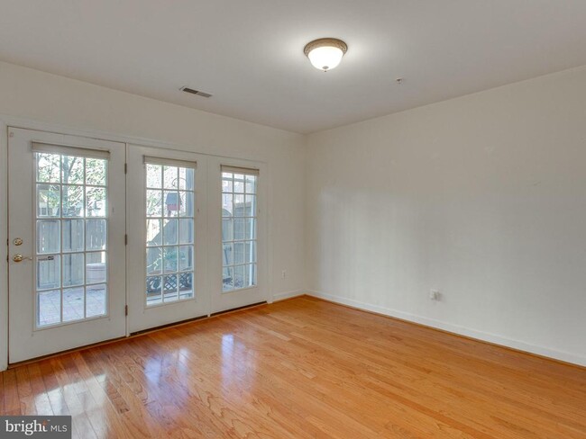 Building Photo - 701 Fitzhugh Way