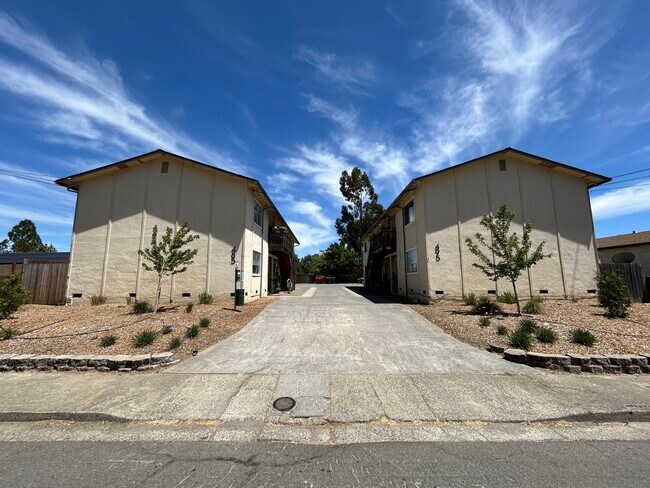 Primary Photo - 495 Mill St