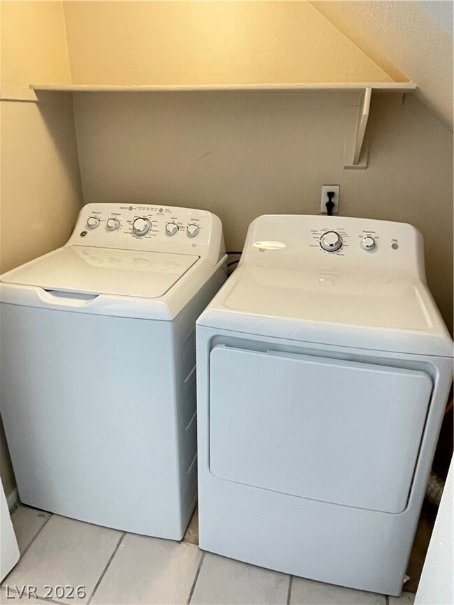 Building Photo - 7512 Pacific Ridge Ave