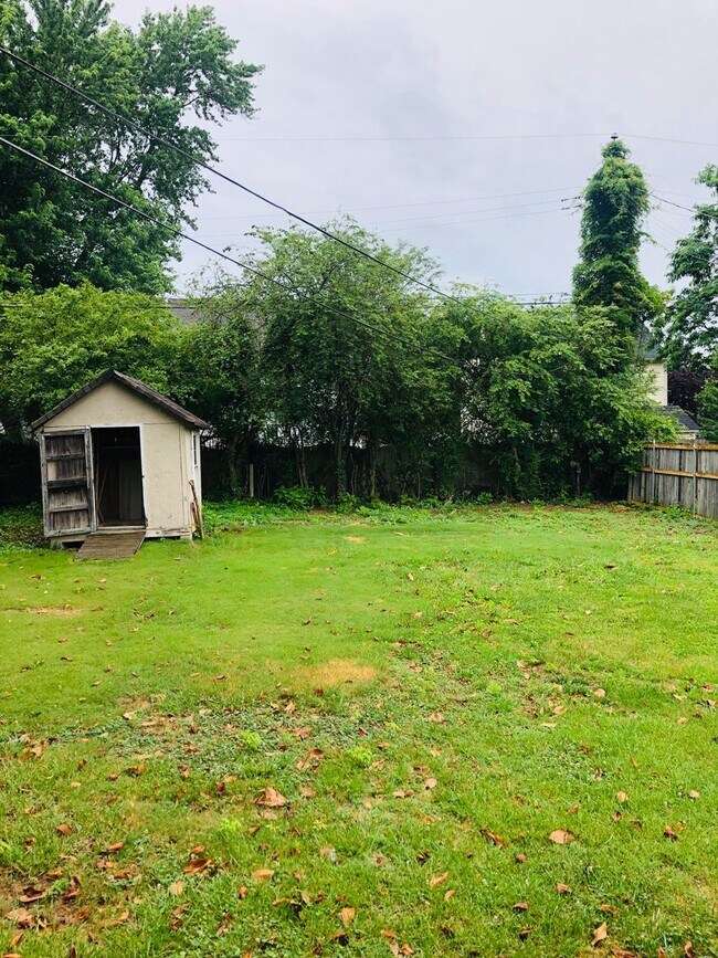 Building Photo - Adorable 3 bdrm/1 bath Home Located in Desirable West End!