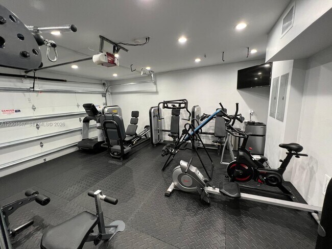 Building Photo - 13300 Biscayne Bay Terrace