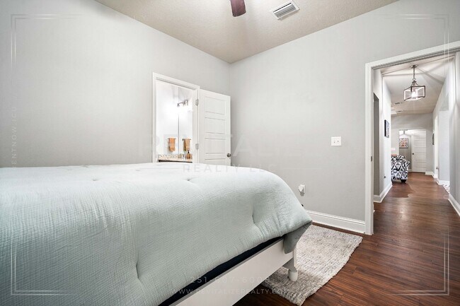 Building Photo - Luxury Living with Private Heated Pool in ...