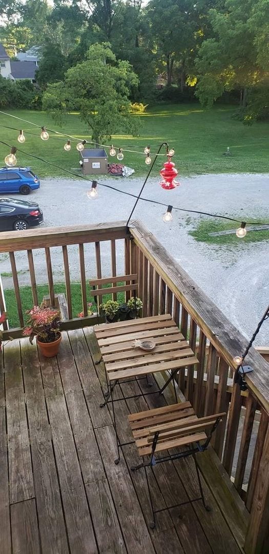 Building Photo - Luxurious 1 Bed / 1 Bath Haven with a Serene Deck & Elegant Hardwood Floors - Prime Location in V...