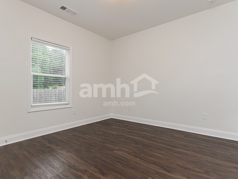 Building Photo - 121 Coulter Woods Dr