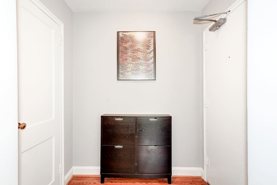 Entry Interior Foyer - 2908 13th Rd S