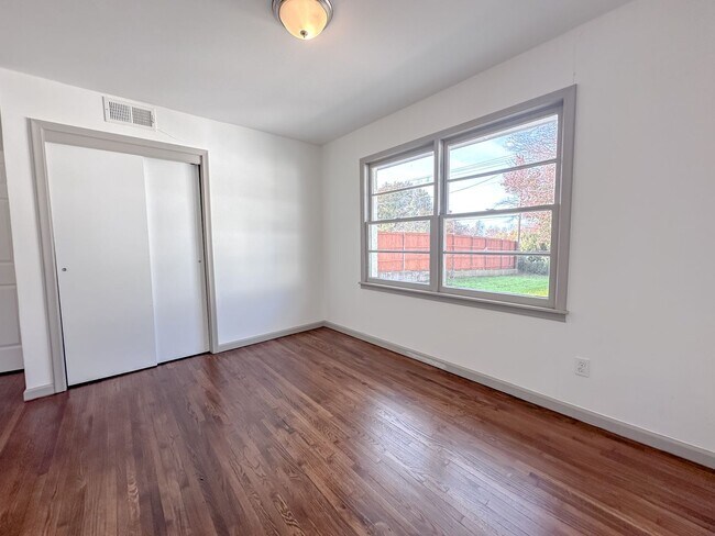 Building Photo - Midtown Tulsa: Stunning 4 bedroom 2 bathroom home