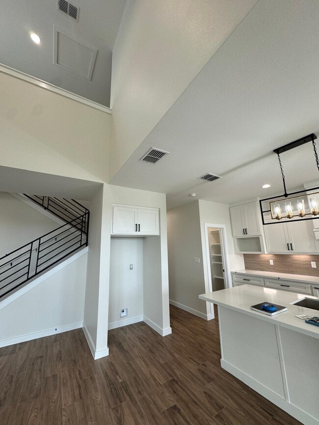 Building Photo - 7524 Cresta Bella St