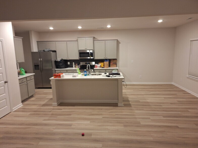 Building Photo - 25743 Finchley Dr