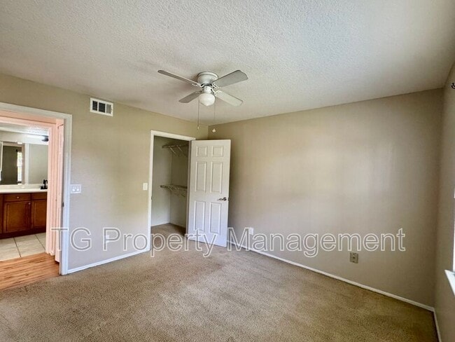 Building Photo - 11 Arbor Club Dr