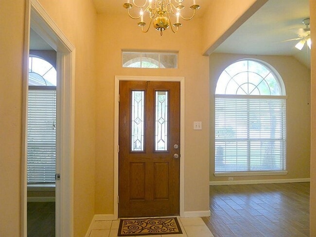 Building Photo - 20703 Whitevine Way