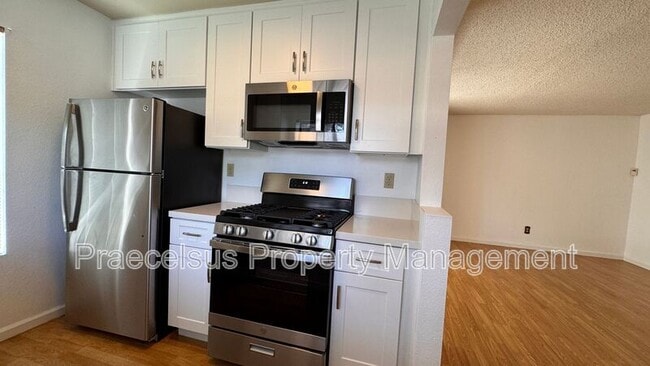 Building Photo - 10935 Summerdale Way
