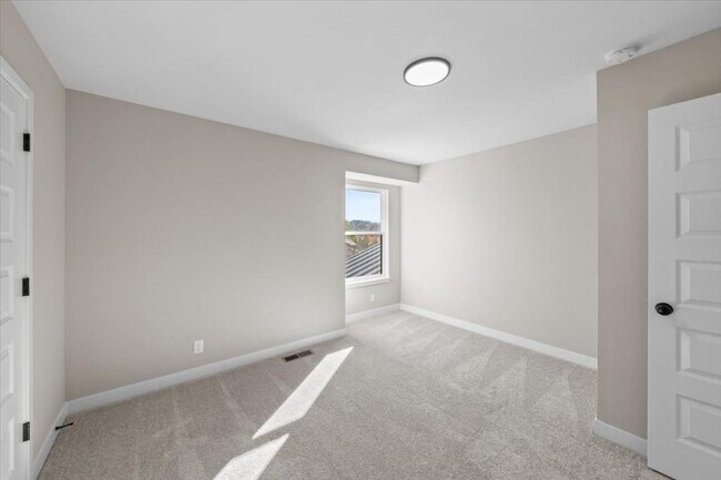 Building Photo - 4614 Forest Ave