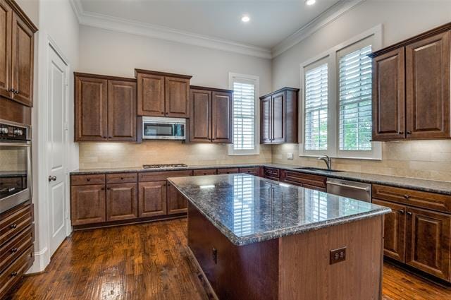 Building Photo - 2110 Helsminster Dr