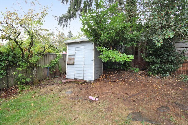 Building Photo - 224 NE 127th Ave