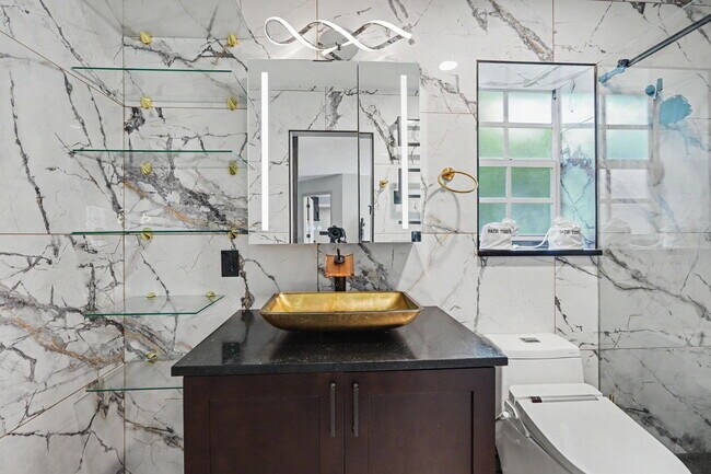 Building Photo - 6600 Gentle Ben Cir