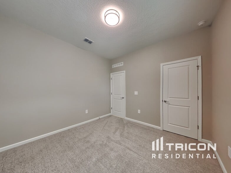 Building Photo - 737 Honeyrock St