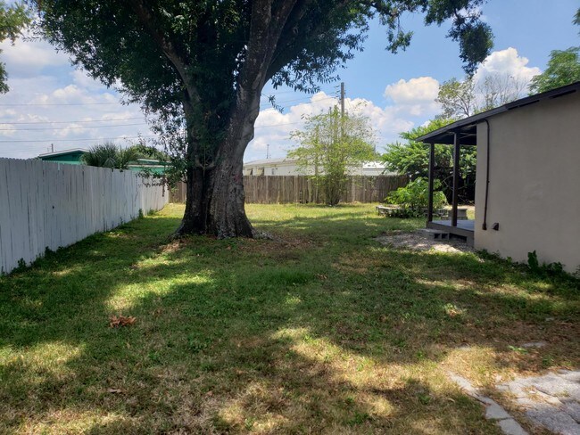 Building Photo - 1307 Josephine St