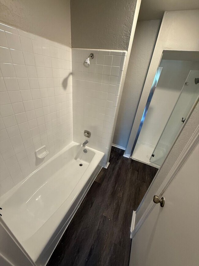 Building Photo - LEMONWOOD7412-14