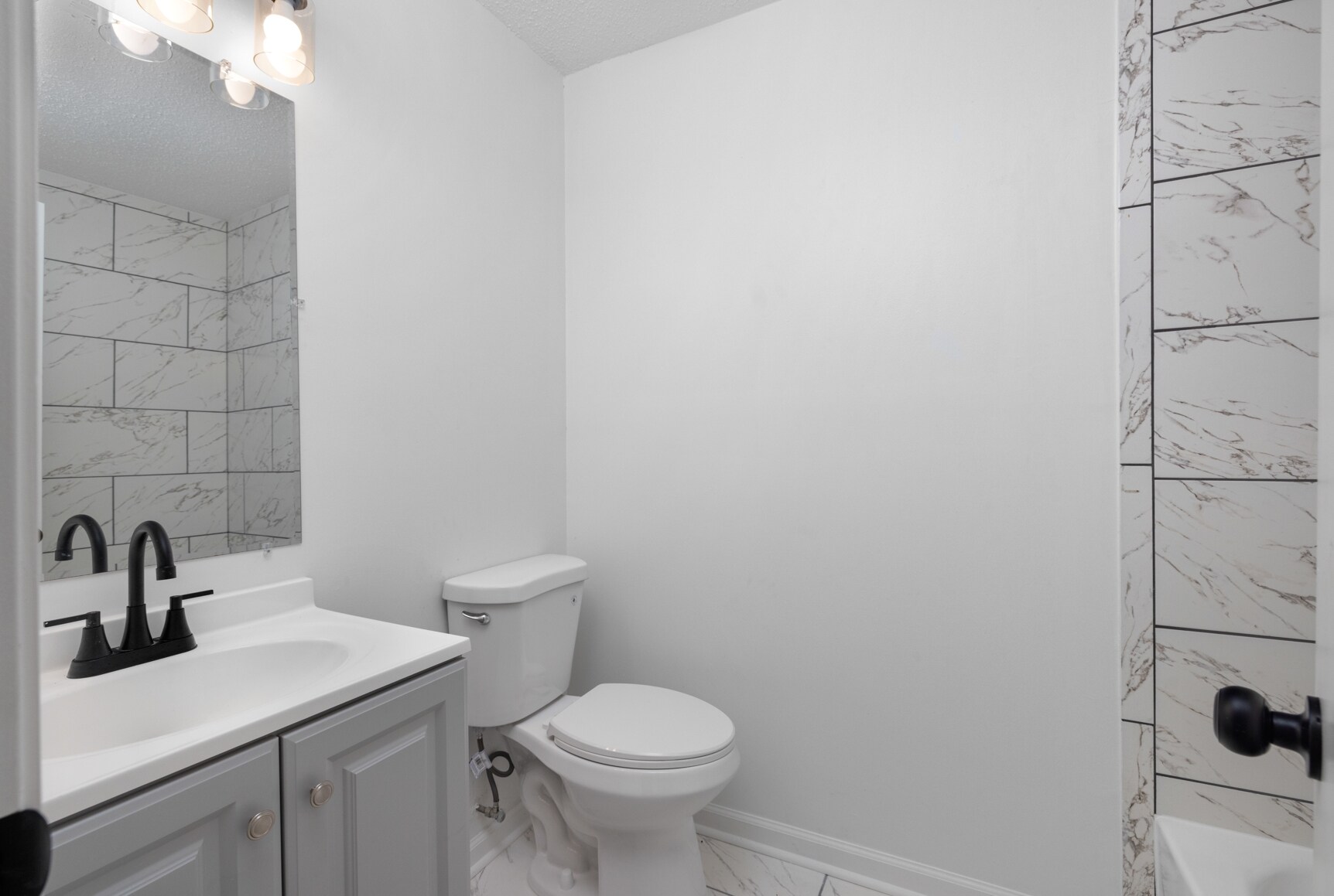 Building Photo - 5340 Lakeview Cv