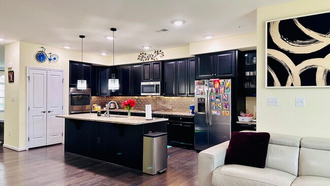 Building Photo - 3220 Yeager Dr