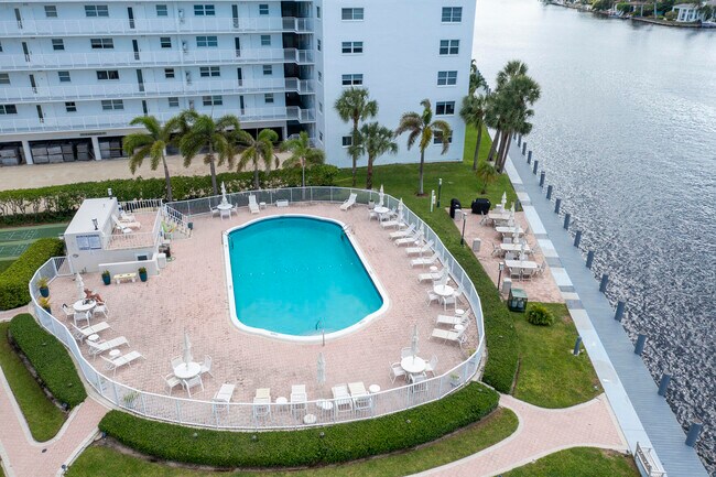 Building Photo - 3100 S Ocean Blvd