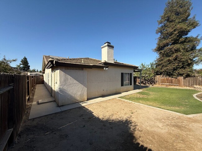 Building Photo - 5704 Pine Canyon Dr