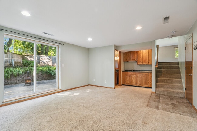 Building Photo - 923 Talwrn Ct