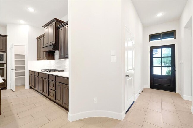 Building Photo - 2511 Summer Peach St
