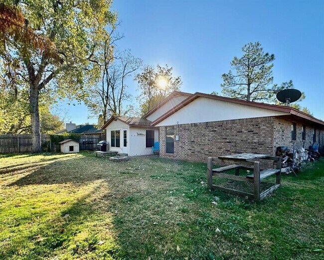 Building Photo - 1319 W Aries Rd