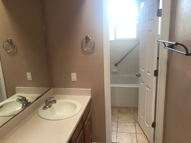 Building Photo - 1251 Monte Verde Dr NE