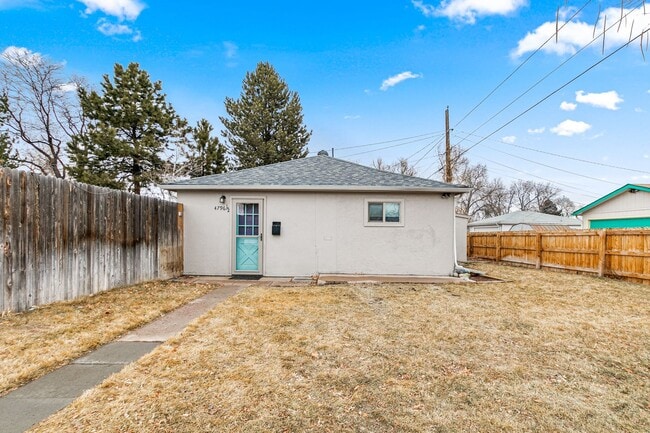Building Photo - Charming Private 1-Bedroom Carriage House with Modern Amenities in Englewood