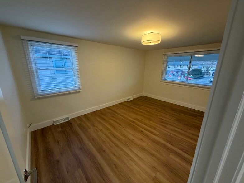 Building Photo - 157 Marine Dr