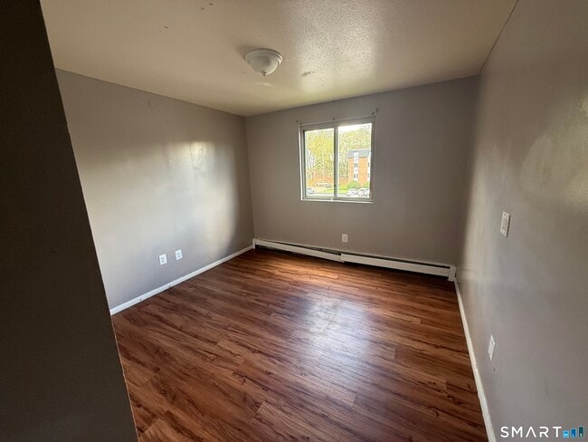 Building Photo - 1051 Old Colony Rd