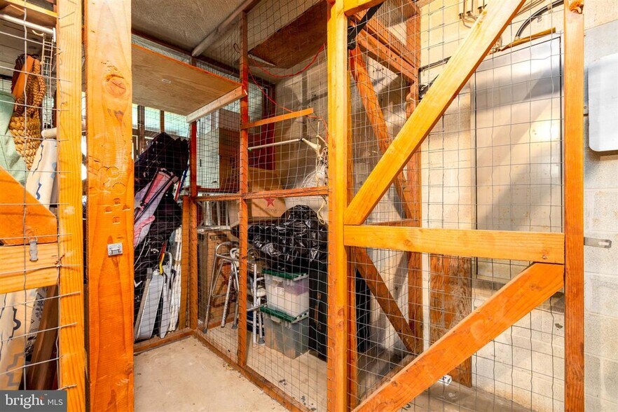 Building Photo - 3535 Chevy Chase Lake Dr