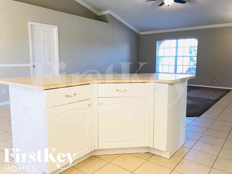 Building Photo - 3807 25th St SW